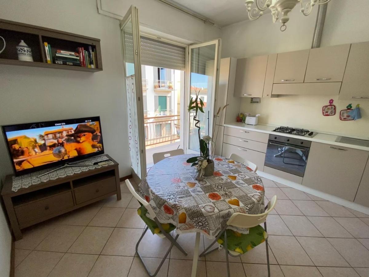 Appartamento Nel Cuore Di Viareggio Exterior foto